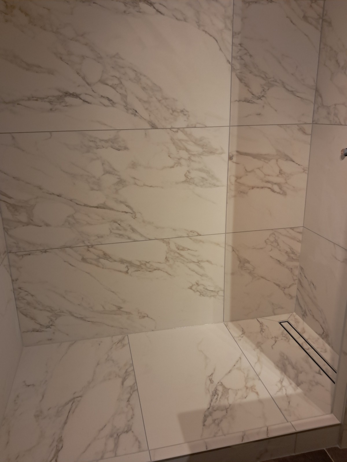 acheter du carrelage imitation parquet avec des prix attractifs et un large choix pour un intérieur chaleureux et facile d’entretien Genas 69740 proche Chassieu et Vénissieux