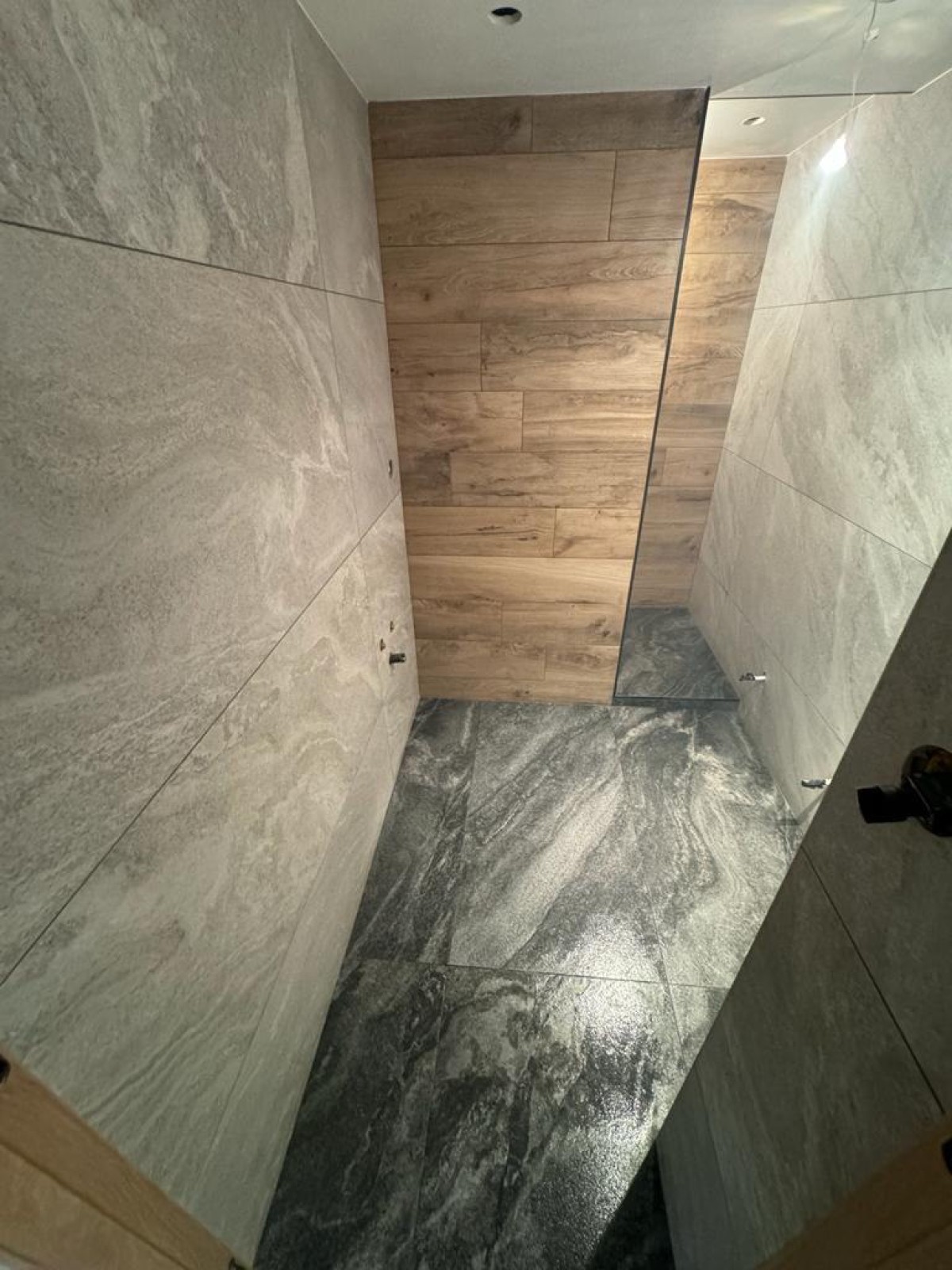 Rénovation de parquet en bois sur mesure pour appartements et villas avec finitions résistantes et entretien facile pour un rendu impeccable Genas 69740 proche Chassieu et Vénissieux