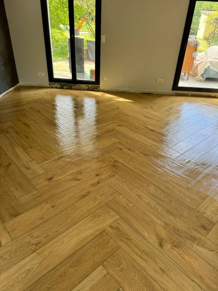 Pose de parquet massif collé sur chape sèche, avec vérification humidité résiduelle à Saint-Didier-au-Mont-d'Or