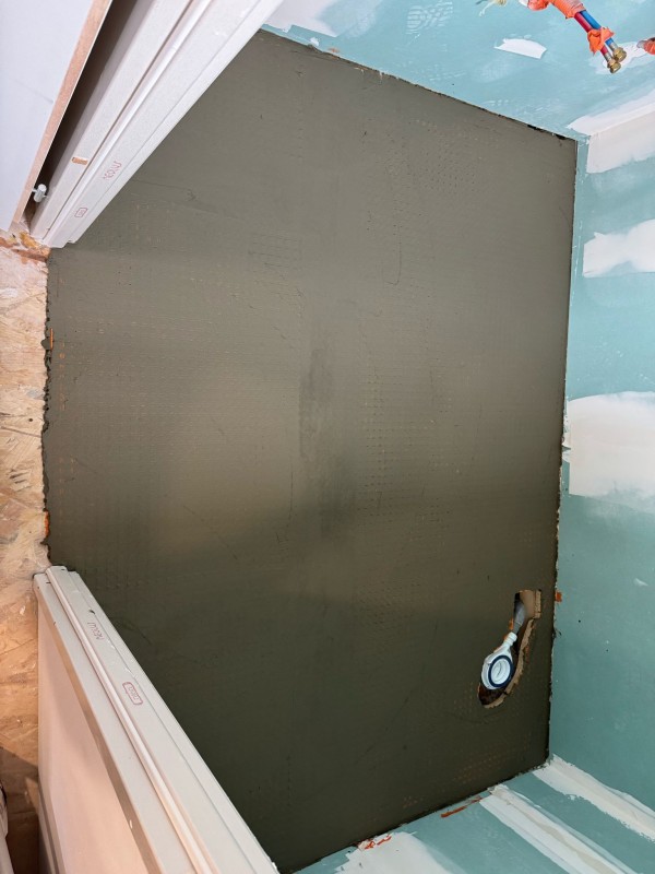 Réalisation d’une chape allégée pour dalle en étage avant pose parquet contrecollé sur isolant acoustique à Lyon